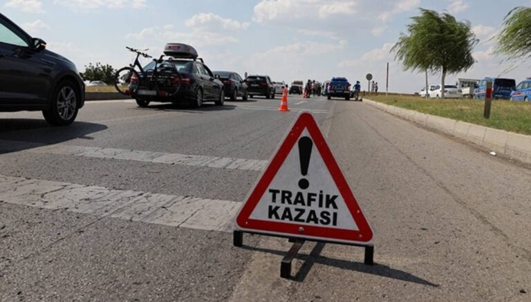 tem-otoyolunda-kaza-trafik-durdu-yaralilar-var-mqxJaK45.jpg