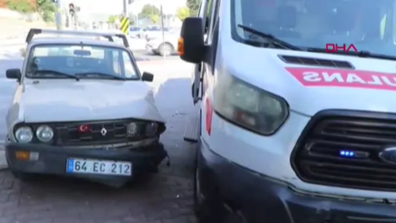 Askeri ambulans ve iki otomobil carpisti biri asker iki yarali ObIp69MK
