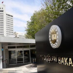 Disislerinden yunanistanin turk okullarini kapatma kararina tepki WHNePIQE