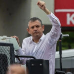 Son dakika ozgur ozel chpden istifa etti video paylasti aSBMqnLC